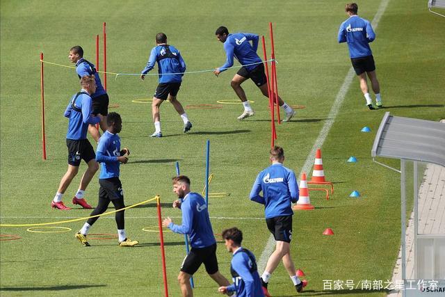 媒体人：G1其实有点像NBA杯决赛的走势 马刺前三节略优&末节被爆